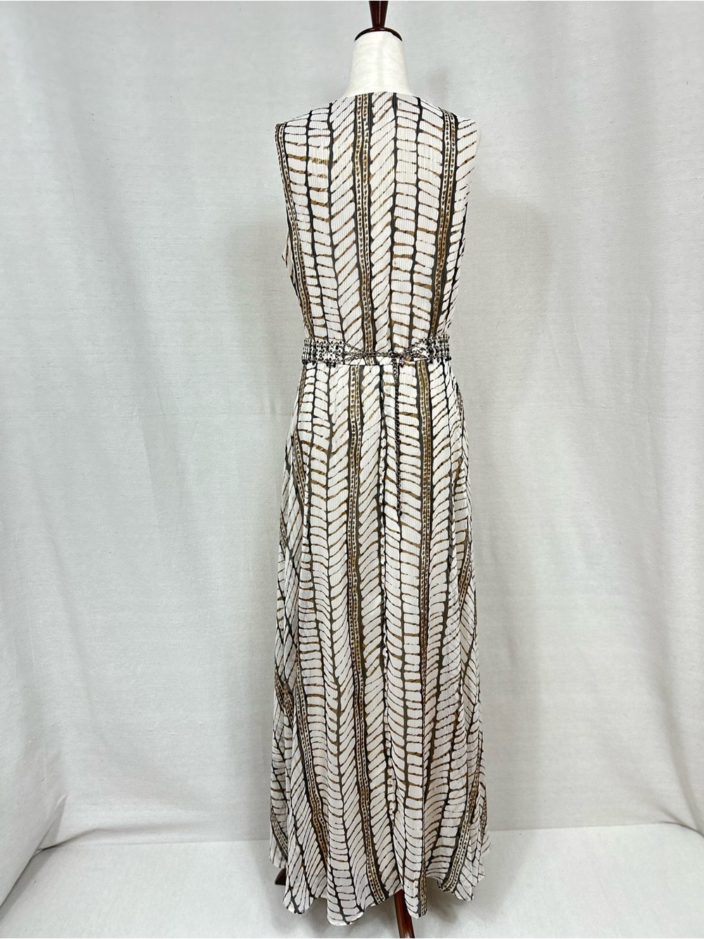 White House Black Market Cream and Black Patterned Maxi Dress with Gold Thread - Picture 4 of 8